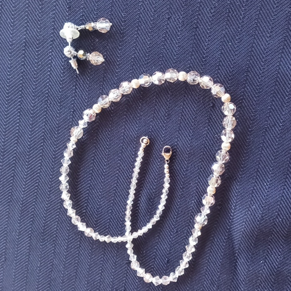 Set crystal necklace and earrings